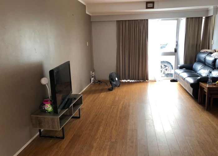  at 1/77 Tiraumea Drive, Pakuranga, Manukau City, Auckland