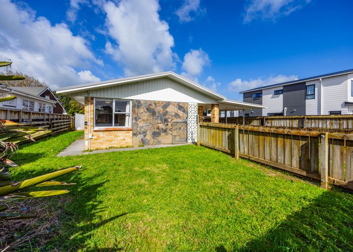  at 11 Blanes Road, Weymouth, Manukau City, Auckland