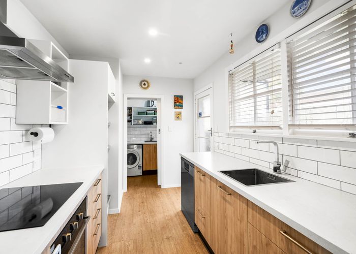  at 2/385 Withells Road, Avonhead, Christchurch City, Canterbury