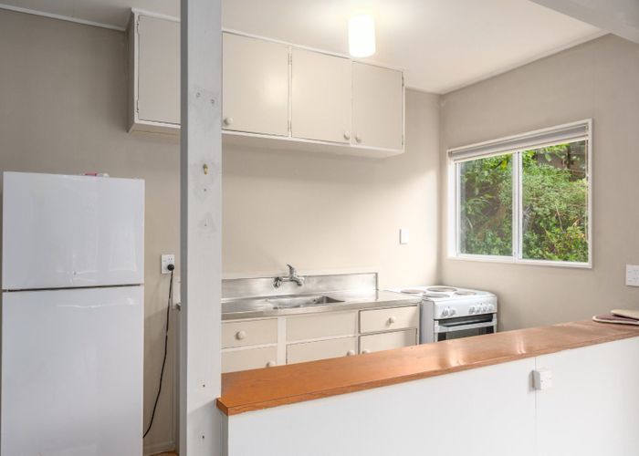  at Top Floor/32 Thurleigh Grove, Karori, Wellington, Wellington