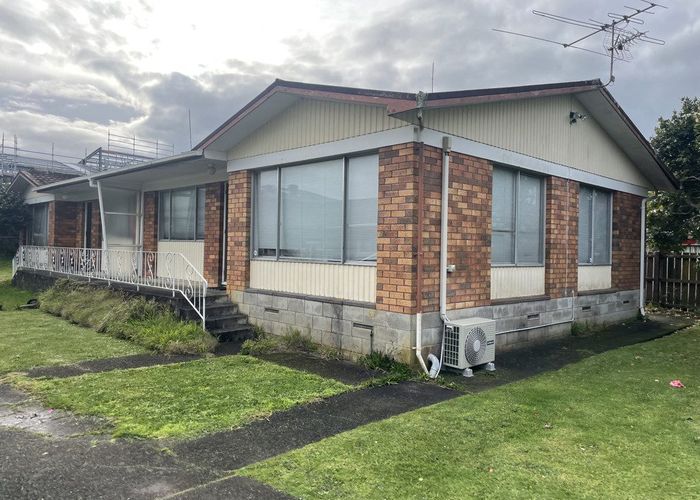  at 1/19 Pinedale Rd, Henderson, Waitakere City, Auckland
