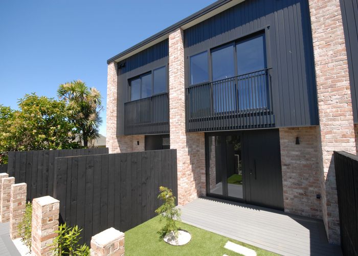  at 8/139 Tirimoana Road, Te Atatu South, Waitakere City, Auckland