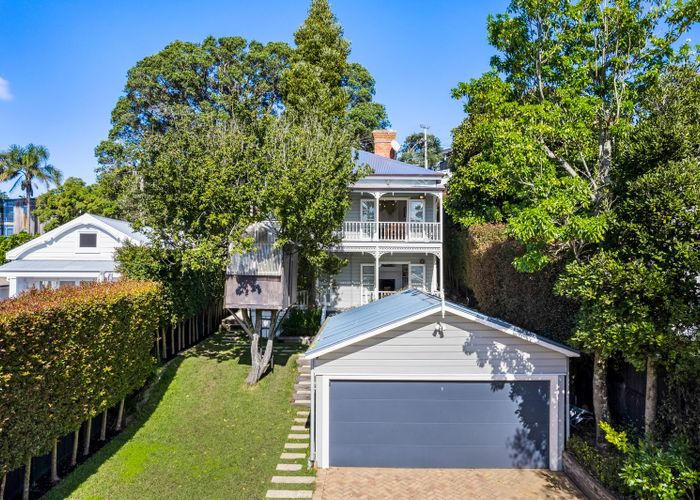  at 6 Beach Road, Northcote Point, Auckland