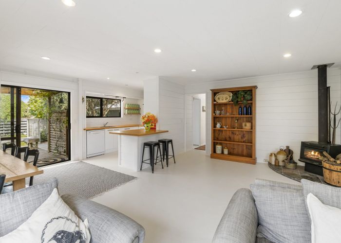  at 131 Field Way, Waikanae Beach, Waikanae