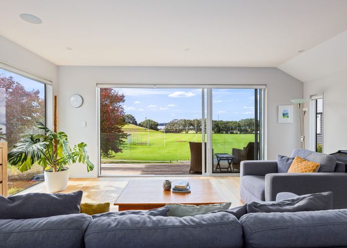  at 6 Denby Lane, Northcote Point, Auckland