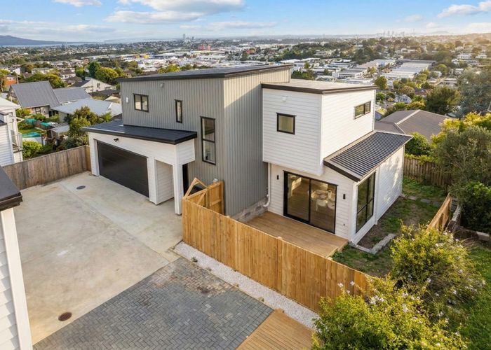  at 39C Target Road, Totara Vale, North Shore City, Auckland