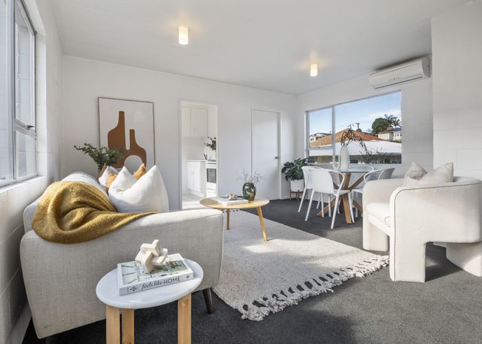  at 2/75 Taumata Road, Sandringham, Auckland