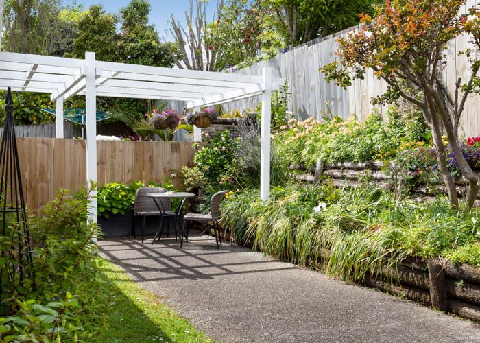  at 1/865 Beach Road, Waiake, Auckland