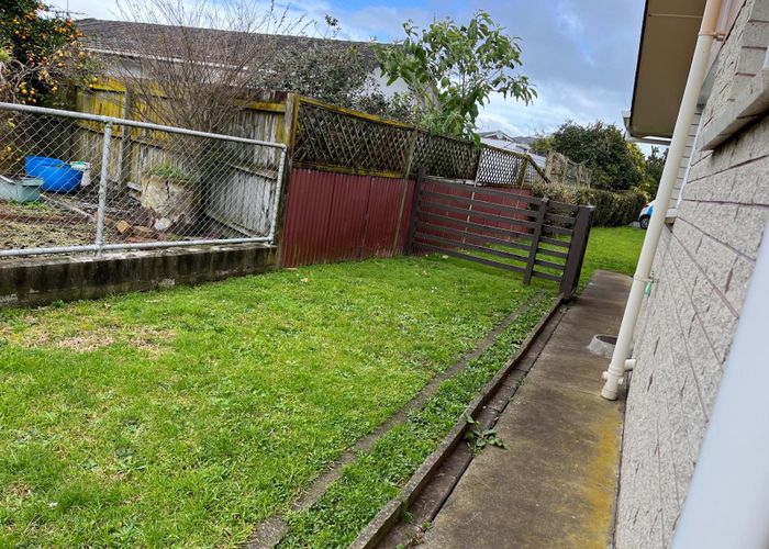  at 2/5 Carolyn Street, Papatoetoe, Manukau City, Auckland