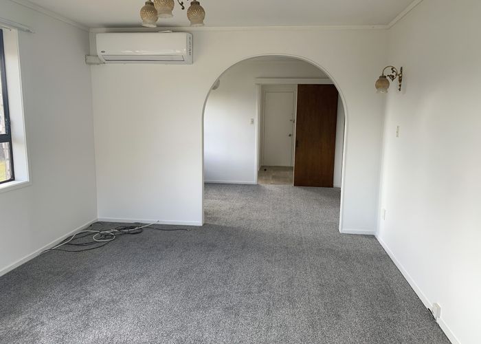  at 1/133 Chivalry Road, Glenfield, North Shore City, Auckland