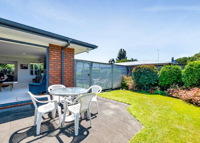  at 6 Kellyville Heights, Merrilands, New Plymouth