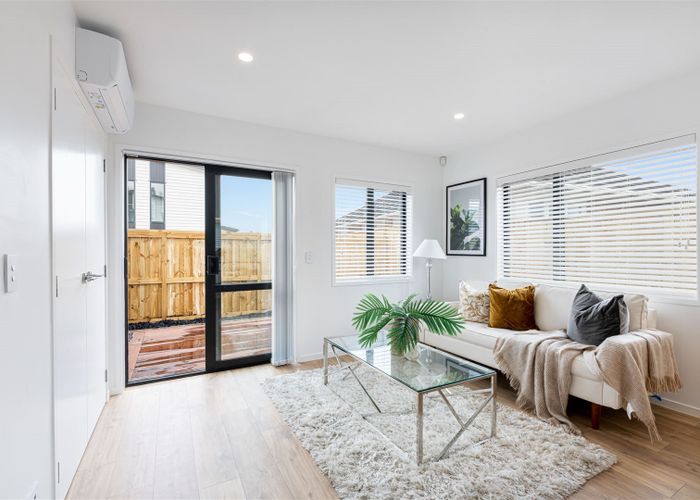  at 2/46 Vera Road, Te Atatu South, Auckland