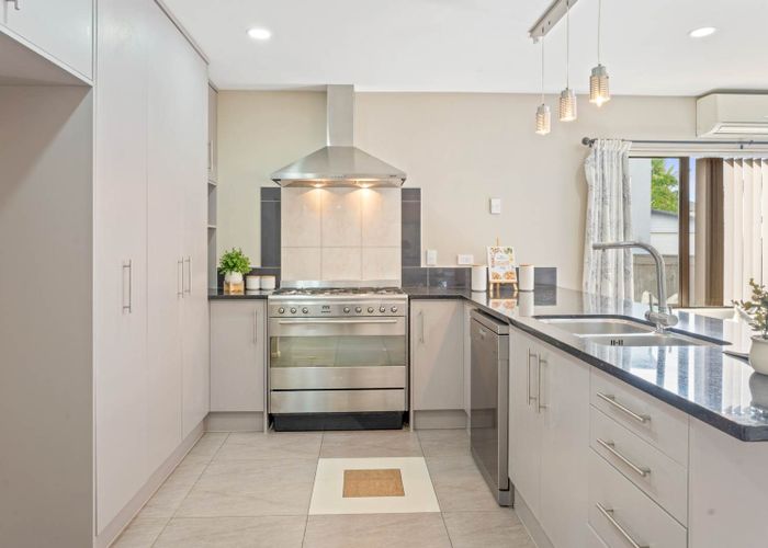  at 28  Malahide Drive, Flat Bush, Manukau City, Auckland