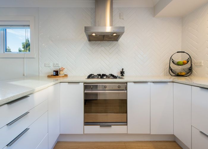  at 2/75 Newhaven Terrace, Mairangi Bay, Auckland