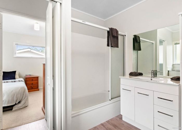  at 2/5 Duke Street, Papakura, Auckland