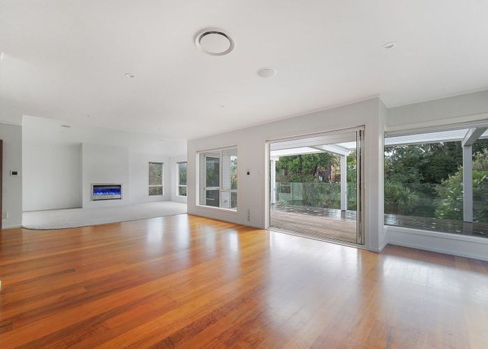  at 9 Sandown Road, Rothesay Bay, North Shore City, Auckland