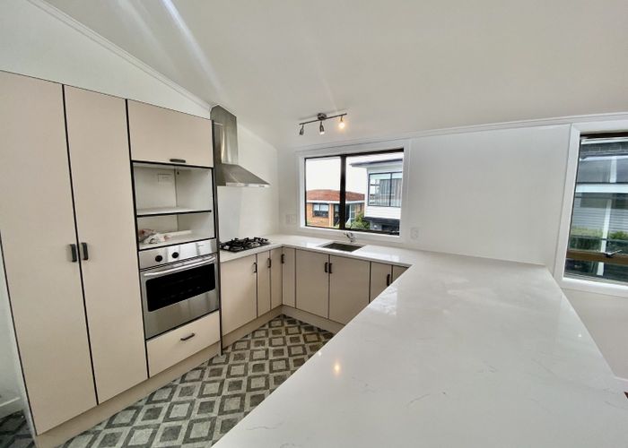  at 85 Pupuke Road, Northcote, Auckland