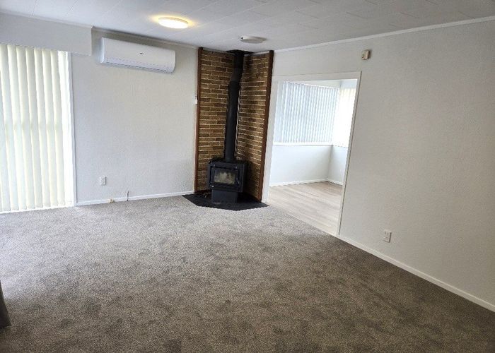  at 1/56 Cockayne Crescent, Sunnynook, Auckland