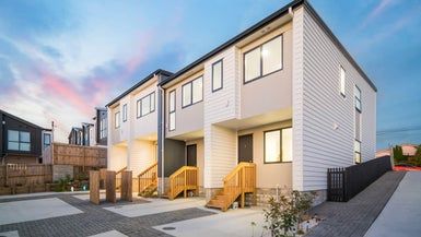 at 2/18 Arron Street, Ellerslie, Auckland