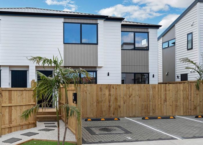  at 2/19 McDonald Road, Papatoetoe, Auckland