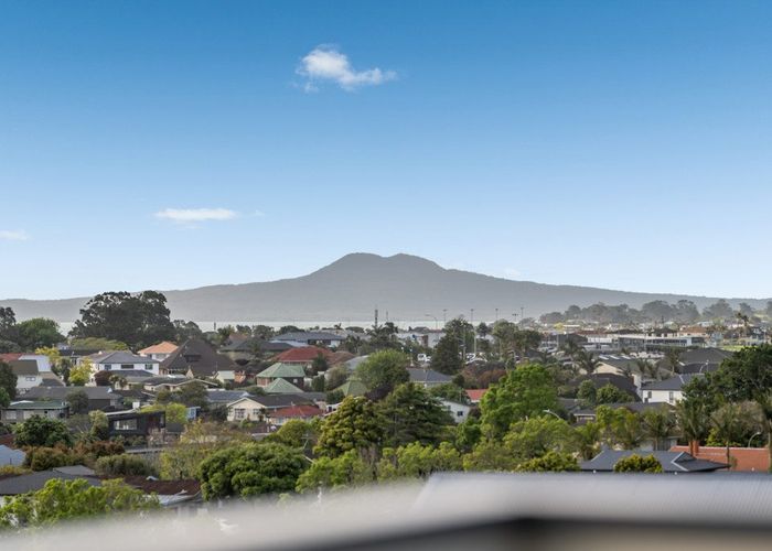  at 32 Gills Road, Bucklands Beach, Auckland