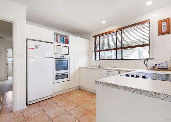  at 37 Chippendale Crescent, Birkdale, Auckland
