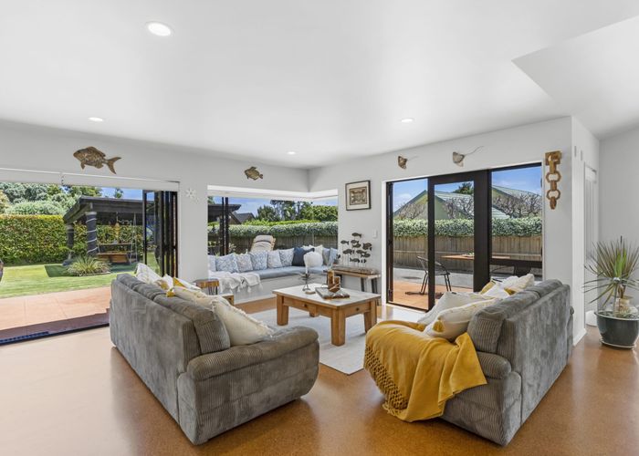  at 10 Fallsbrook Lane, Mangere Bridge, Auckland
