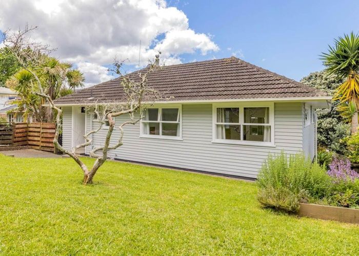  at 37 Rosalind Road, Glenfield, Auckland