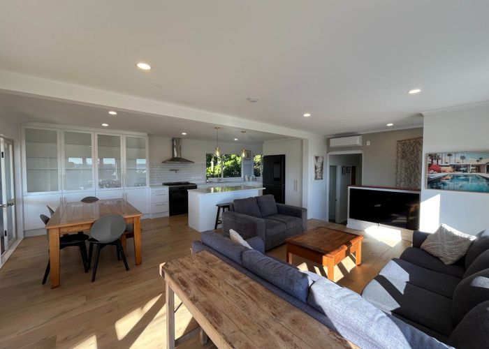  at 2/102 Beresford Street, Bayswater, North Shore City, Auckland