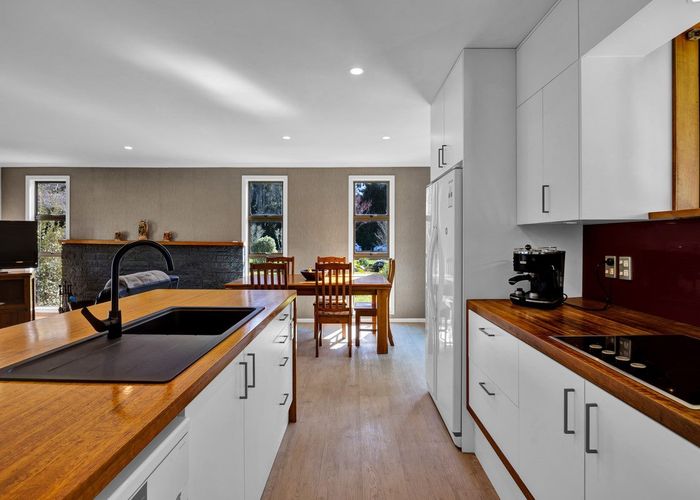  at 552 Mountain Road, Lepperton, New Plymouth