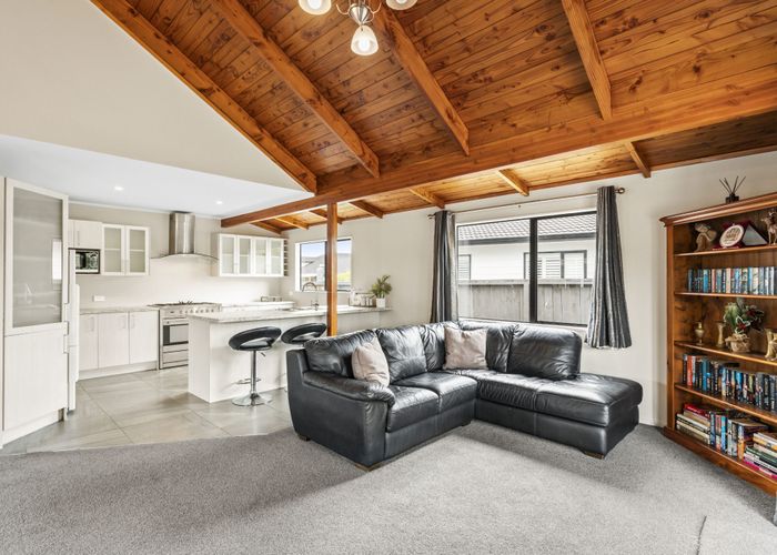  at 46 Redlands Grove, Swanson, Auckland