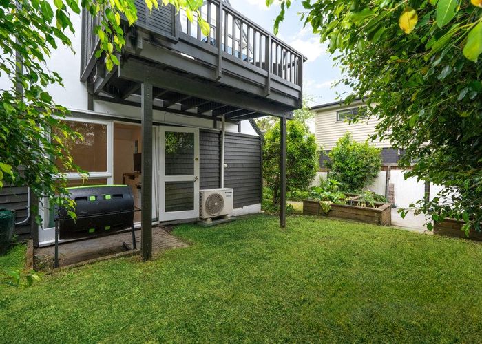  at 8/23 Cleary Road, Panmure, Auckland