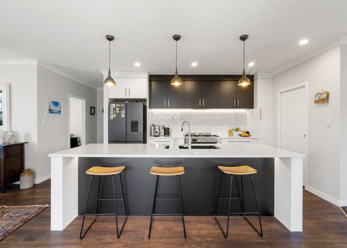  at 14 Bronte Place, Leamington, Cambridge