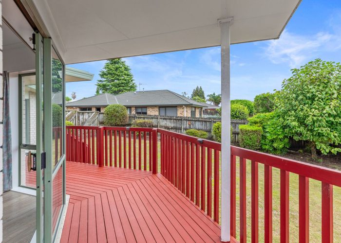  at 5 Burnt Oak Drive, Pyes Pa, Tauranga
