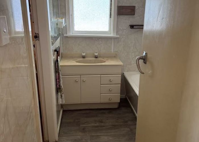  at 122 Avonhead Road, Avonhead, Christchurch City, Canterbury