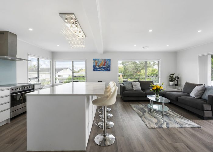  at 2 Grove Road, Narrow Neck, Auckland