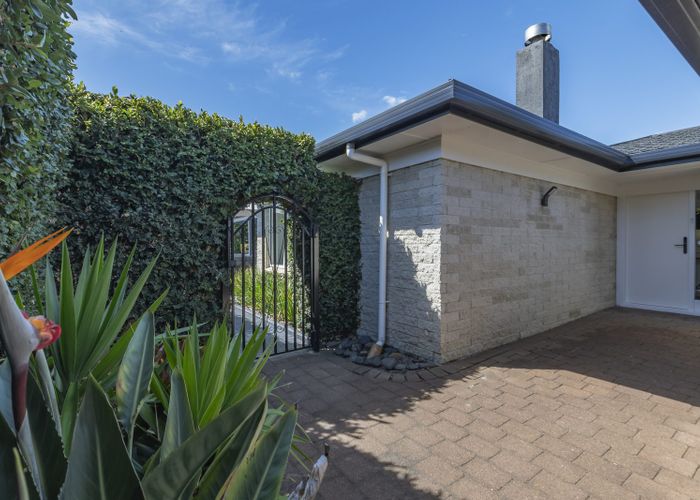  at 9 Seymour Road, Mellons Bay, Auckland