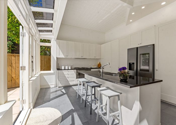  at 4 Hinemoa Terrace, Birkenhead, North Shore City, Auckland