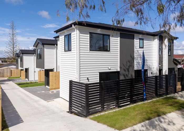  at 84 Botany Road, Botany Downs, Manukau City, Auckland