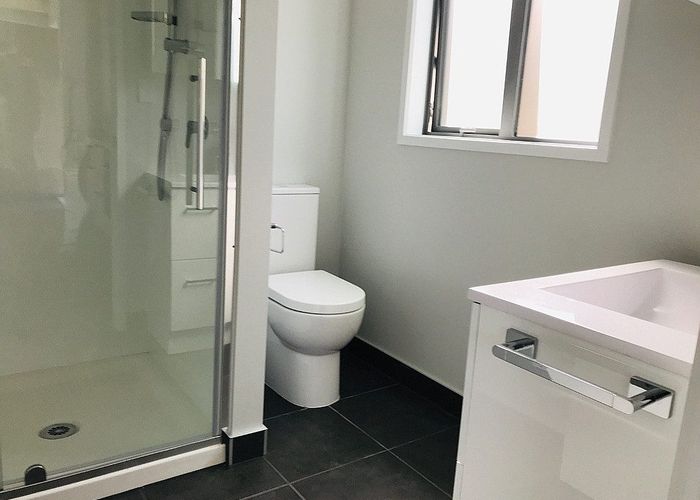  at 8B Paris Place, Birkenhead, North Shore City, Auckland