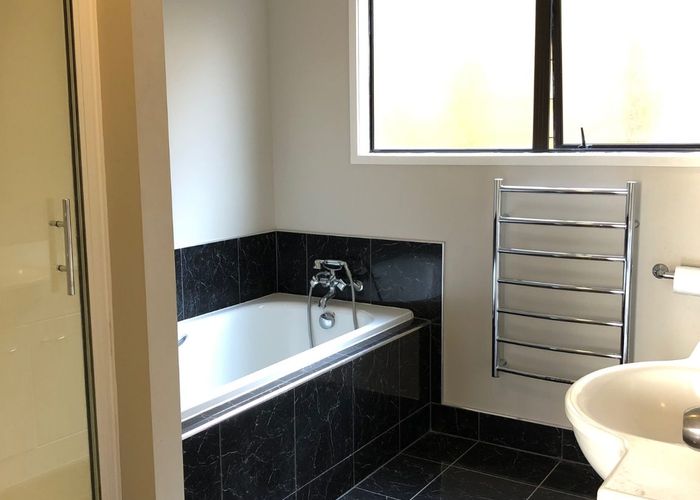 at 2/19 Lagoon Drive, Panmure, Auckland City, Auckland