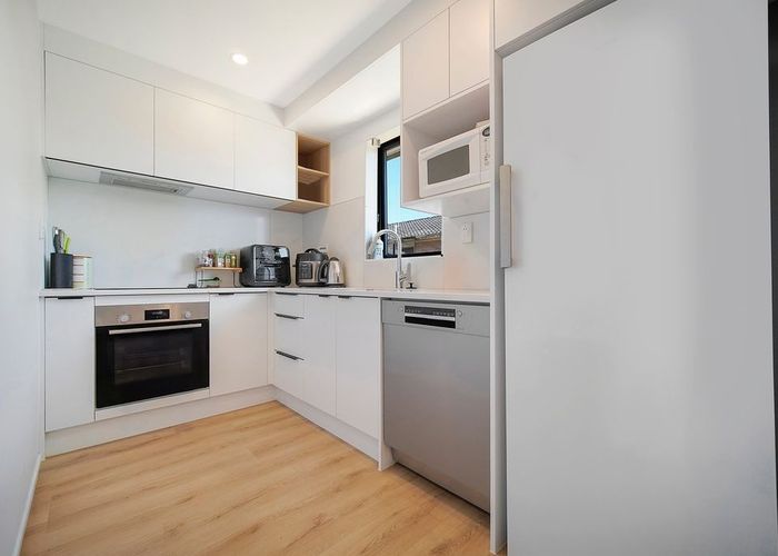  at 15d Pipitea Place, Massey East, Waitakere City, Auckland