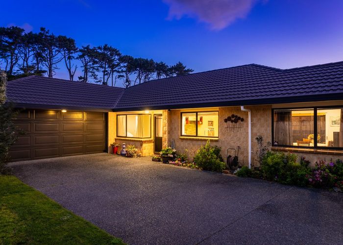  at 130 Weggery Drive, Waikanae Beach, Kapiti Coast, Wellington