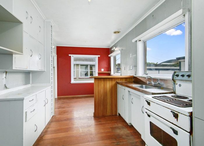  at 142 Main Road, Tawa, Wellington
