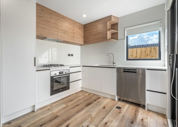  at 98E Royal Road, Massey, Waitakere City, Auckland