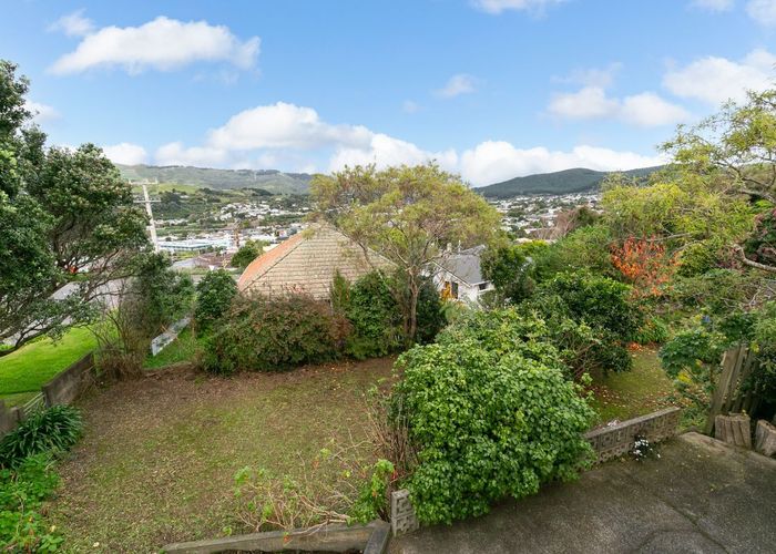  at 33 Hampton Hill Road, Tawa, Wellington