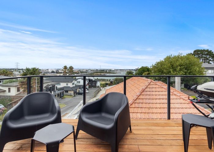  at 32 Seacliffe Road, Hillsborough, Auckland