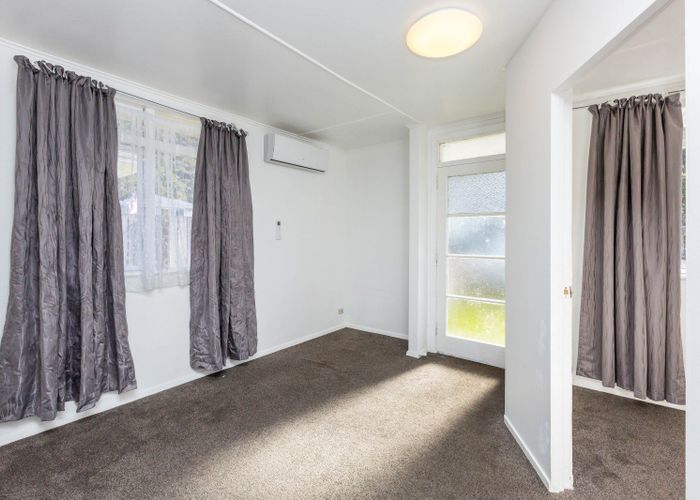  at 35 Hanson Grove, Stokes Valley, Lower Hutt, Wellington