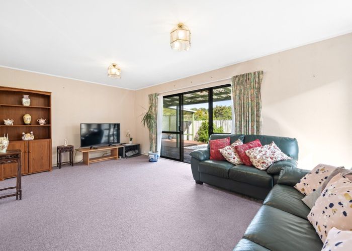  at 1/73 Aviemore Drive, Highland Park, Manukau City, Auckland