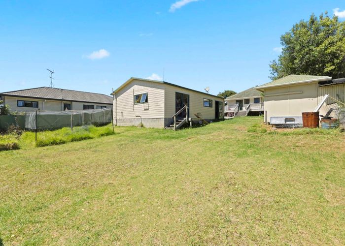  at 4 Staines Avenue, Mangere East, Auckland